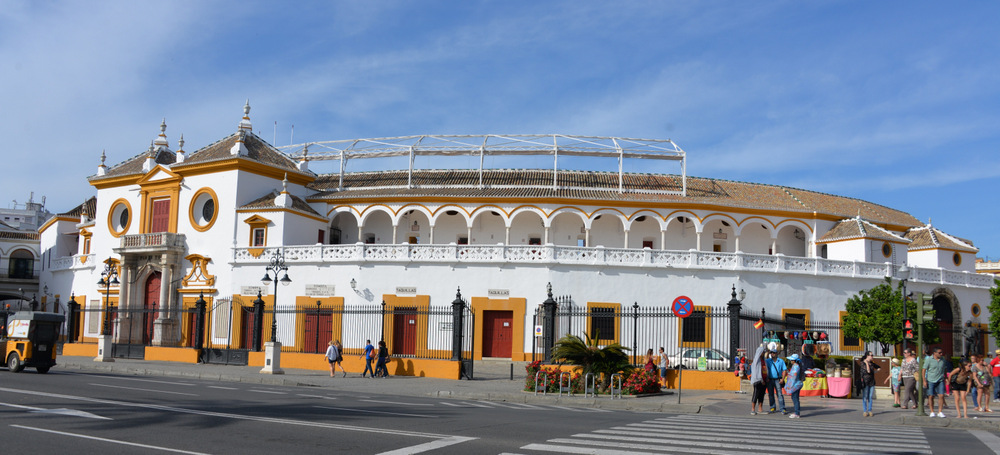 Wide closeup photograph of Plaza de Toros.